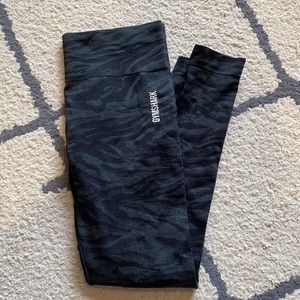 SIZE L GMYSHARK LEGGINGS WORN ONCE !!
